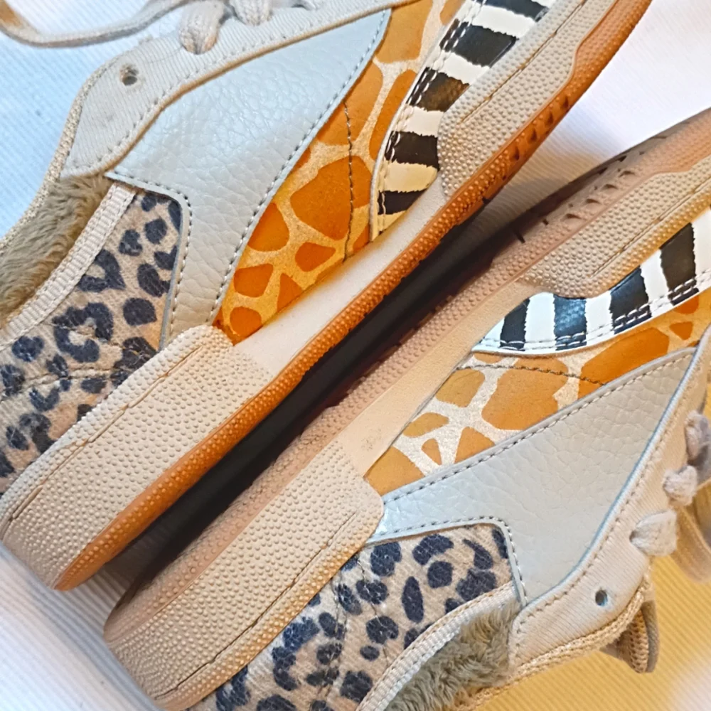 Reebok National Geographic Girls Sneakers - Picture 9 of 9